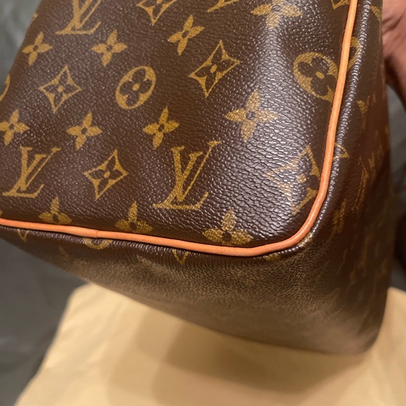 Preowned Louis Vuitton speedy 30 in excellent condition. - Picture 7 of 14